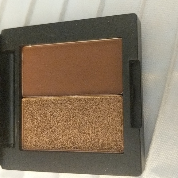 NWT Araceli Eyeshadow - Picture 2 of 3
